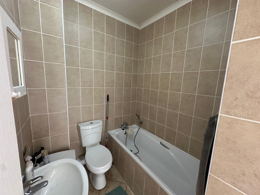 2 Bedroom Property for Sale in Whispering Pines Western Cape